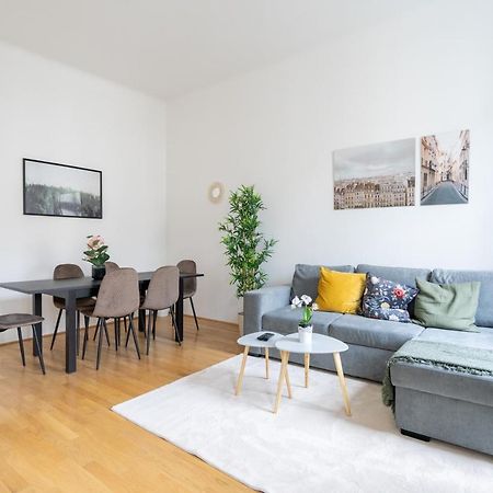 Central Two Bedroom Apartment ウィーン エクステリア 写真