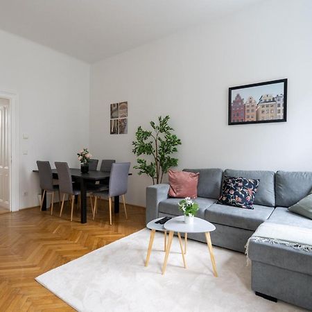 Central Two Bedroom Apartment ウィーン エクステリア 写真