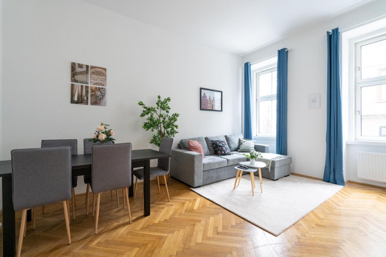Central Two Bedroom Apartment ウィーン エクステリア 写真