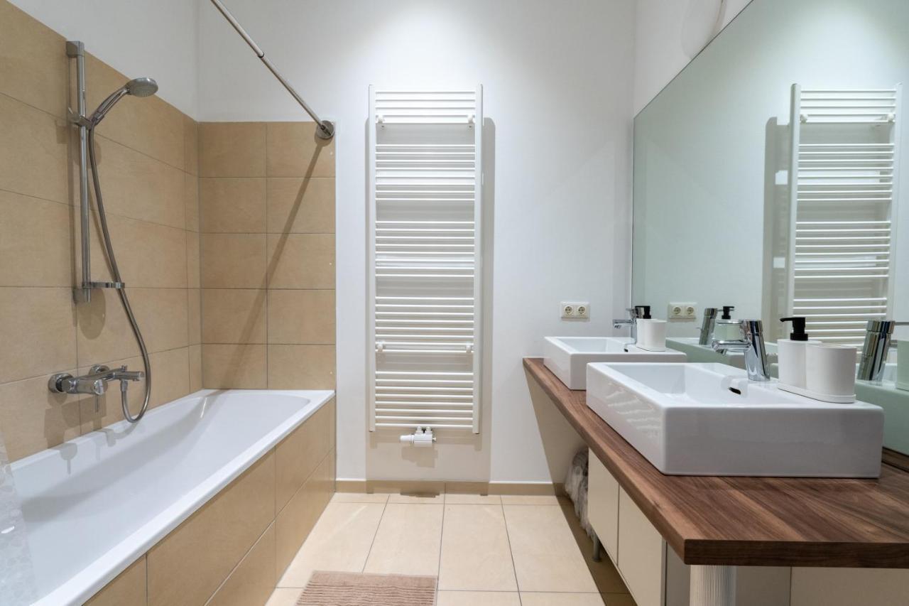 Central Two Bedroom Apartment ウィーン エクステリア 写真
