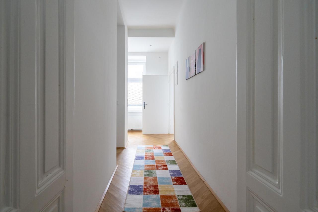 Central Two Bedroom Apartment ウィーン エクステリア 写真