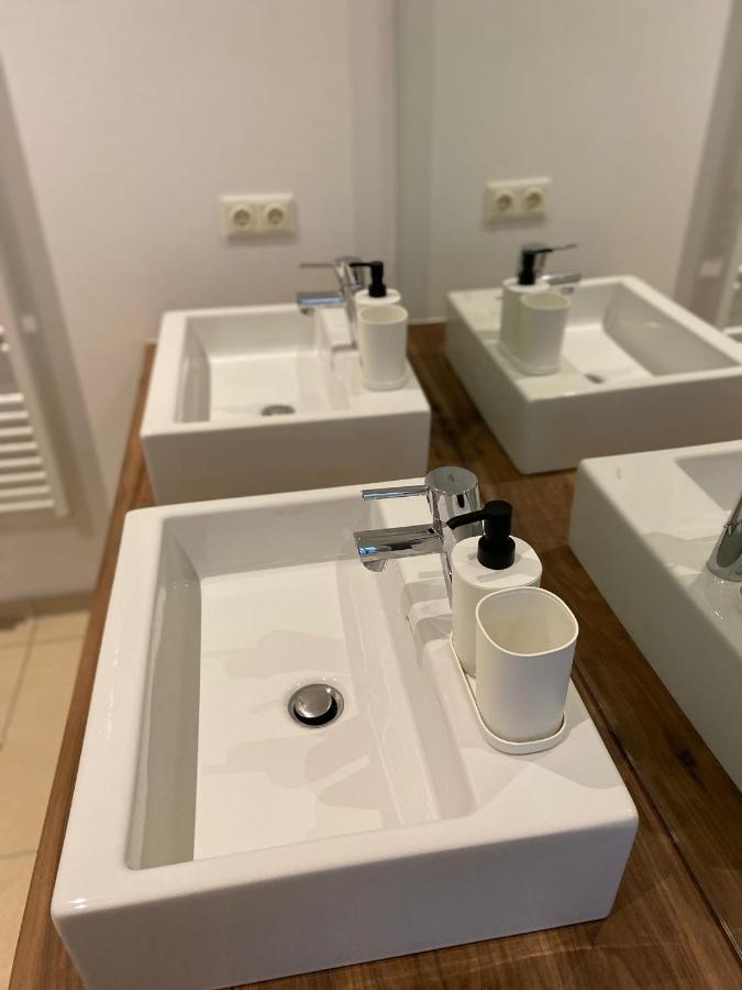Central Two Bedroom Apartment ウィーン エクステリア 写真