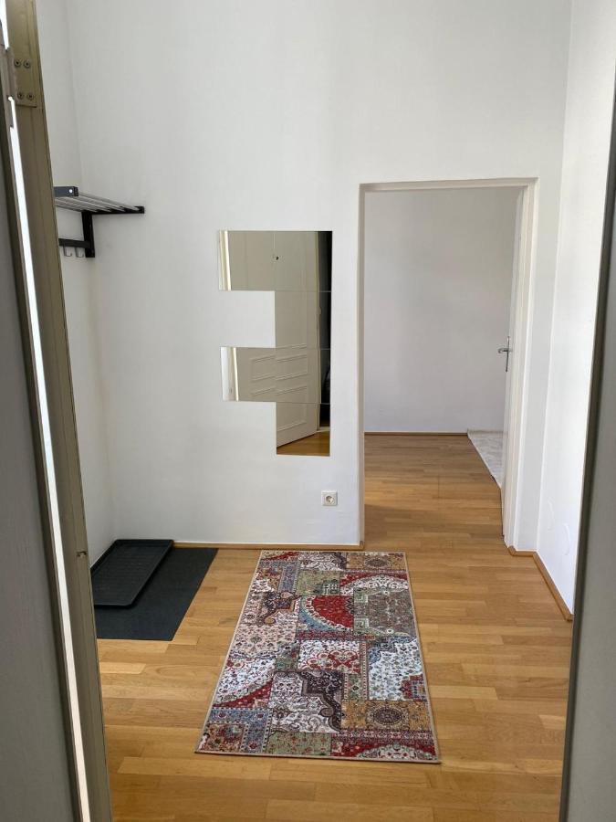 Central Two Bedroom Apartment ウィーン エクステリア 写真