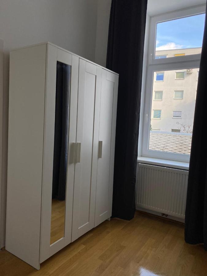 Central Two Bedroom Apartment ウィーン エクステリア 写真
