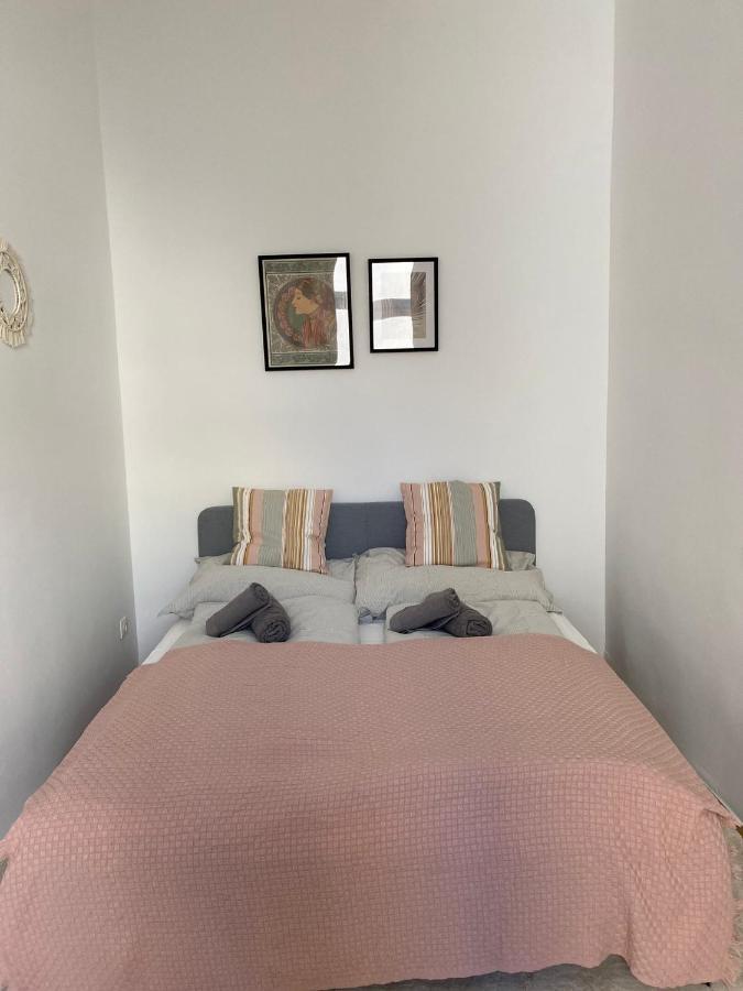 Central Two Bedroom Apartment ウィーン エクステリア 写真