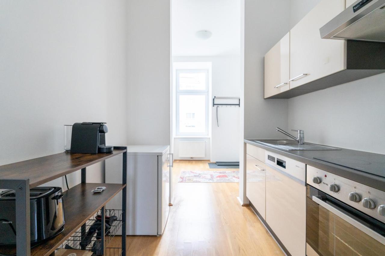 Central Two Bedroom Apartment ウィーン エクステリア 写真