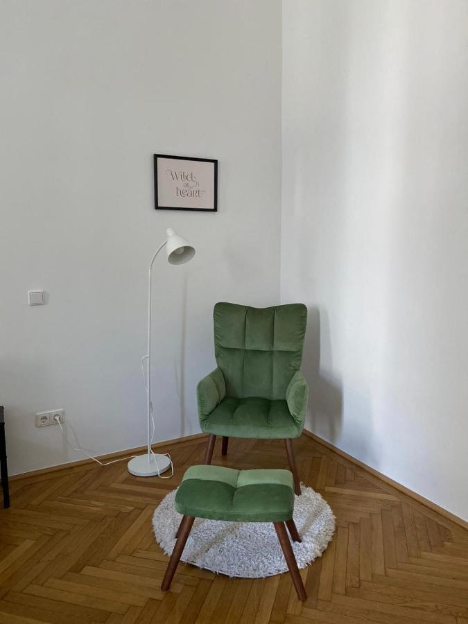Central Two Bedroom Apartment ウィーン エクステリア 写真