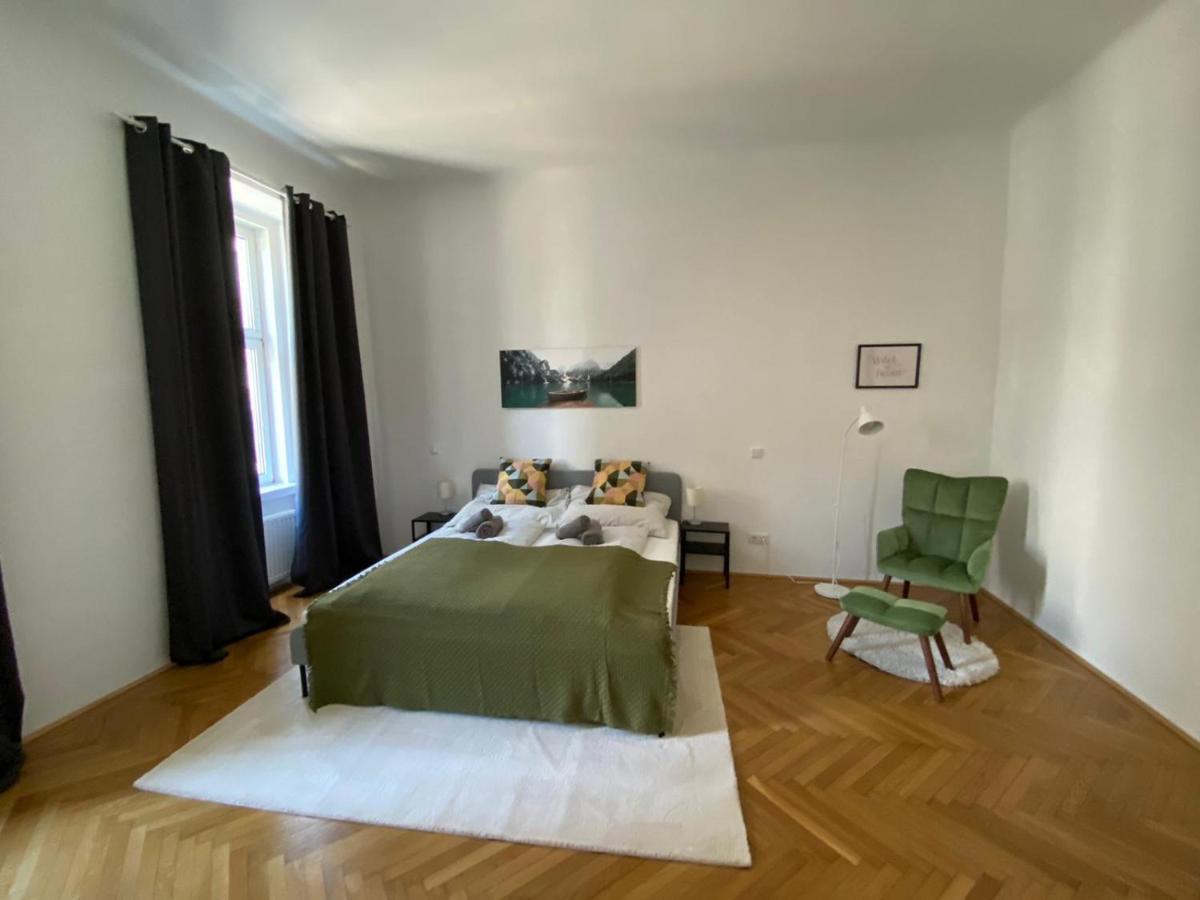 Central Two Bedroom Apartment ウィーン エクステリア 写真