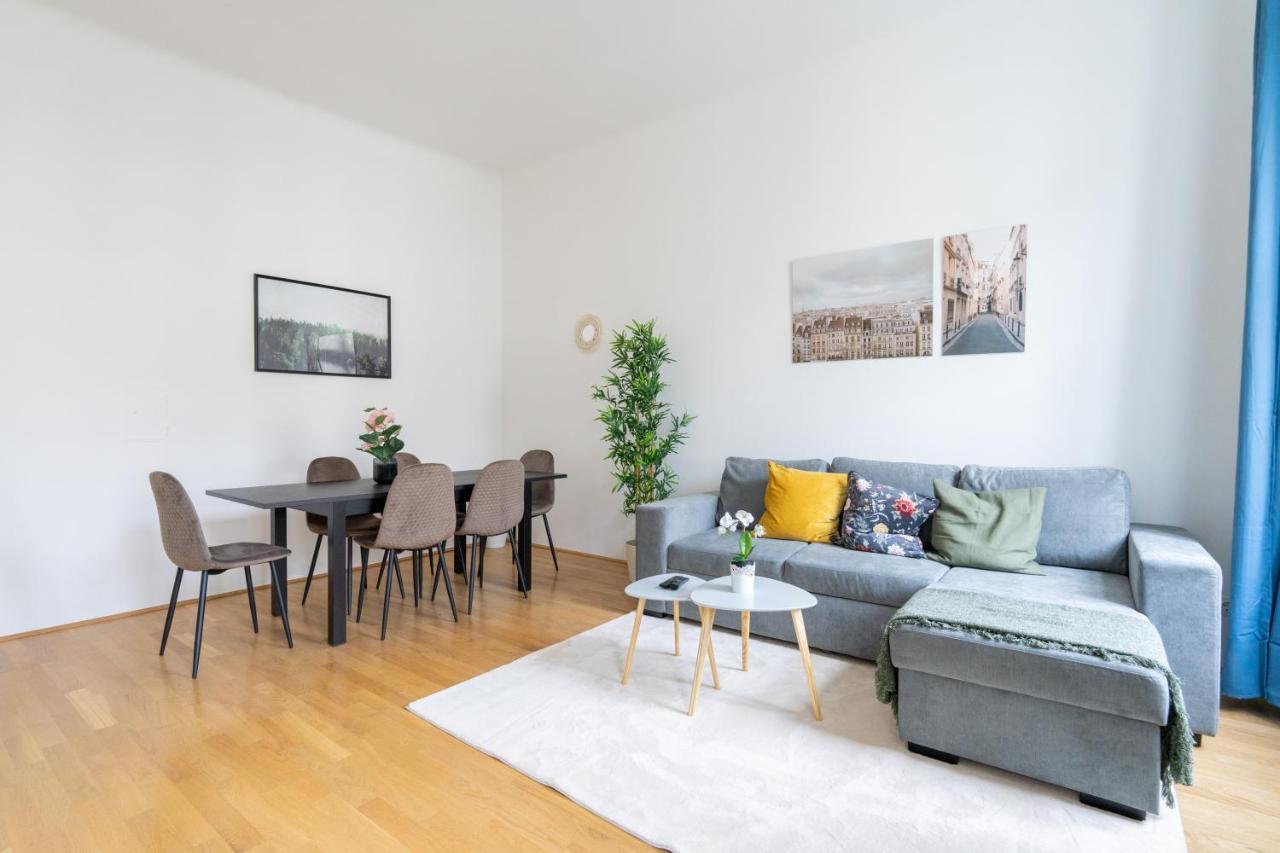 Central Two Bedroom Apartment ウィーン エクステリア 写真