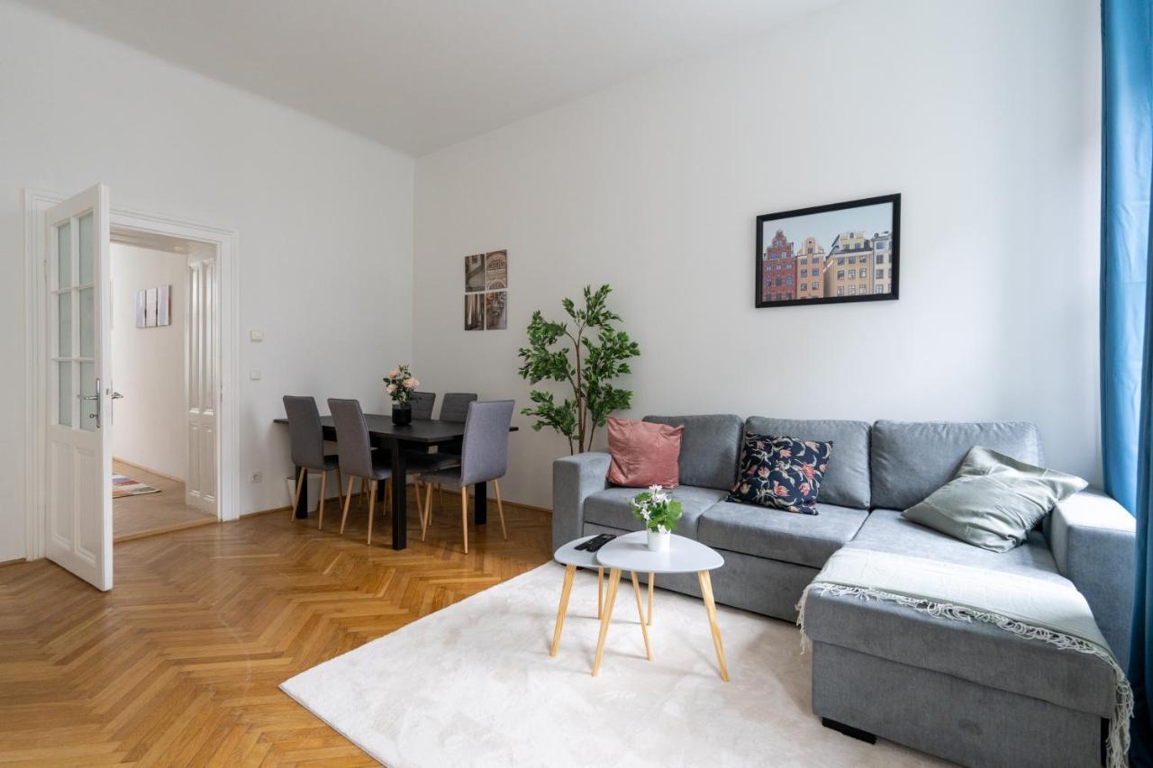 Central Two Bedroom Apartment ウィーン エクステリア 写真
