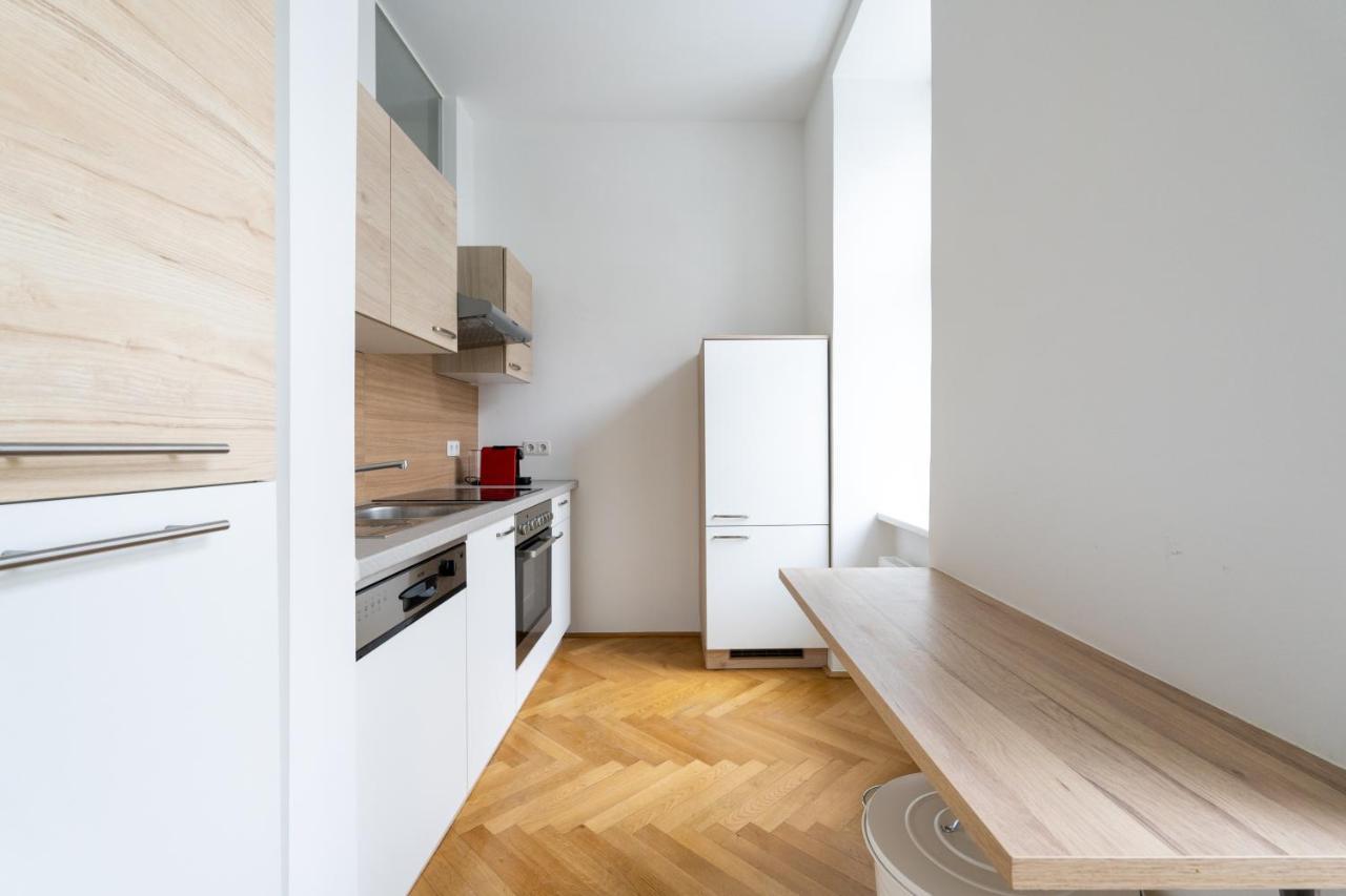 Central Two Bedroom Apartment ウィーン エクステリア 写真