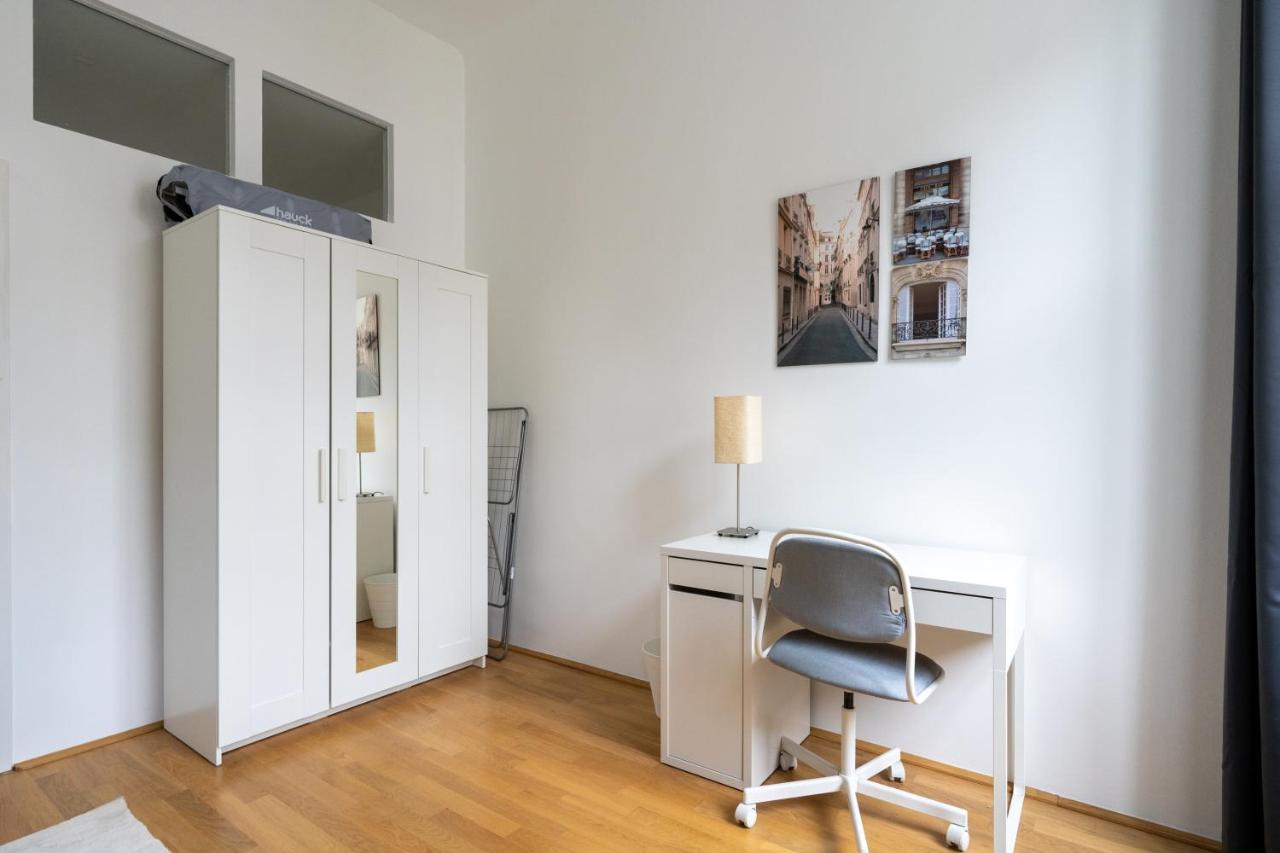 Central Two Bedroom Apartment ウィーン エクステリア 写真