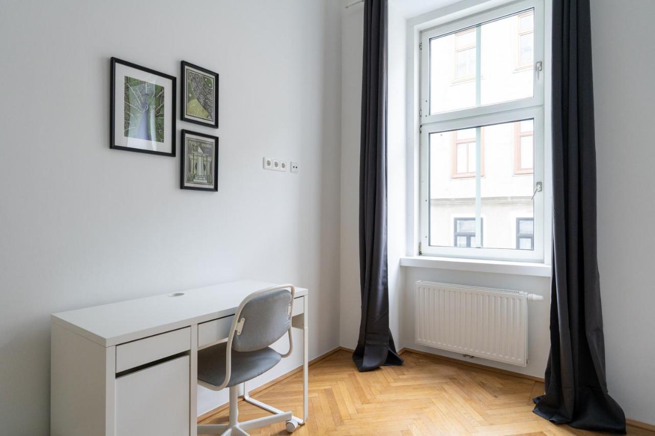 Central Two Bedroom Apartment ウィーン エクステリア 写真